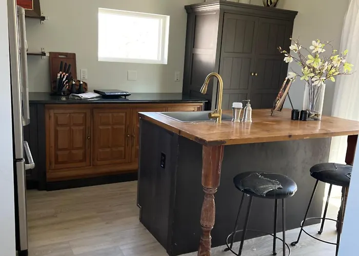 Pine Tree Hilltop Palace Holiday home Prescott